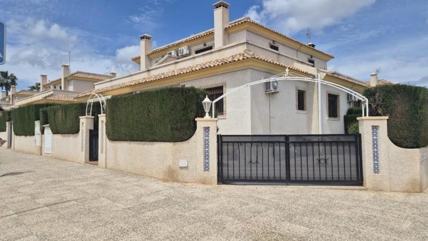 Adosada en venta en Orihuela photo 0