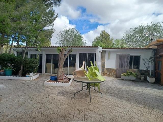 Chalet en venta en Sax photo 0