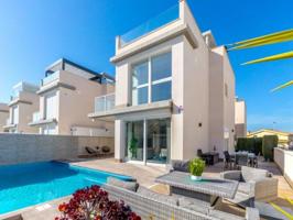 Chalet en venta en Torrevieja photo 0