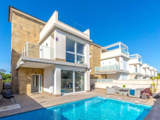 Chalet en venta en Torrevieja photo 0