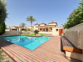 Chalet en venta en Beniarbeig, Beniarbeig photo 0
