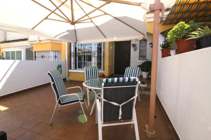 Adosada en venta en Torrevieja photo 0