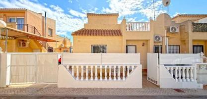 Adosada en venta en Torrevieja photo 0