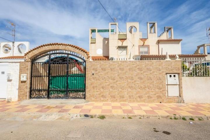 Chalet en venta en Torrevieja photo 0