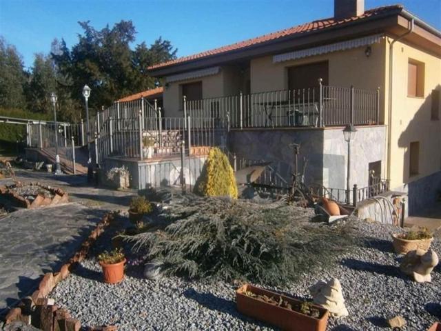 Chalet en venta en Pravia, Área de Avilés photo 0