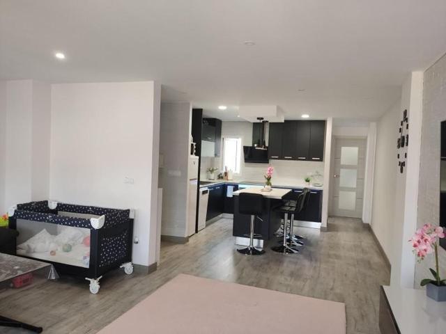 Apartamento en venta en Alicante, Carolinas bajas photo 0