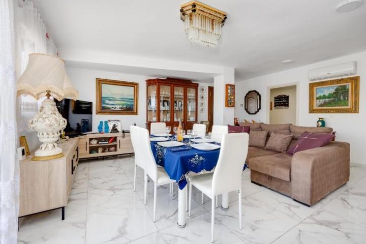 Apartamento en venta en Torrevieja, Paseo maritimo photo 0