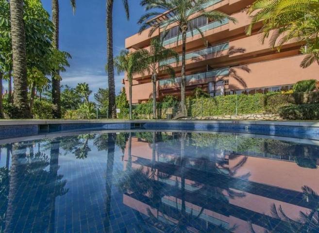 Apartamento en venta en Estepona, Estepona East - Las Salinas photo 0