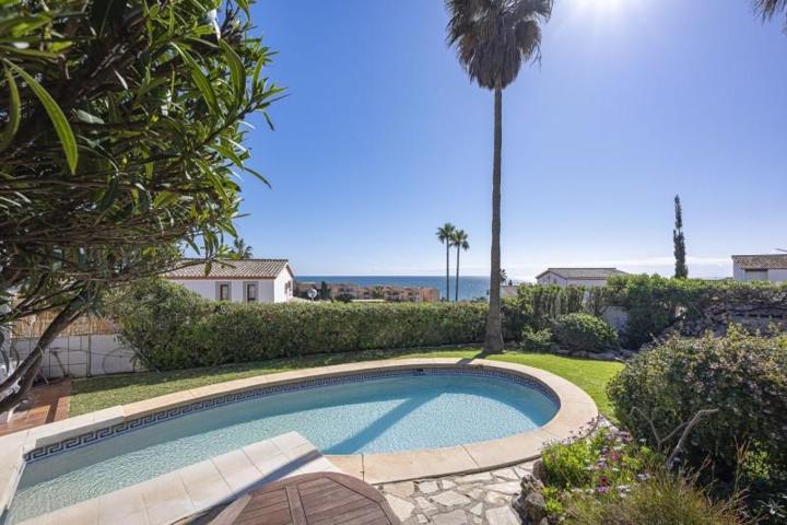 Chalet en venta en Mijas, Calaburra - Chaparral photo 0