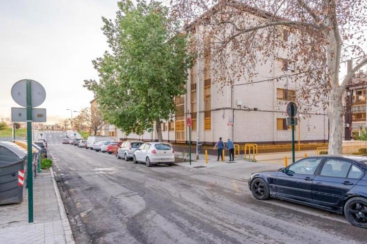 Garaje en venta en Granada, Parque nueva granada photo 0