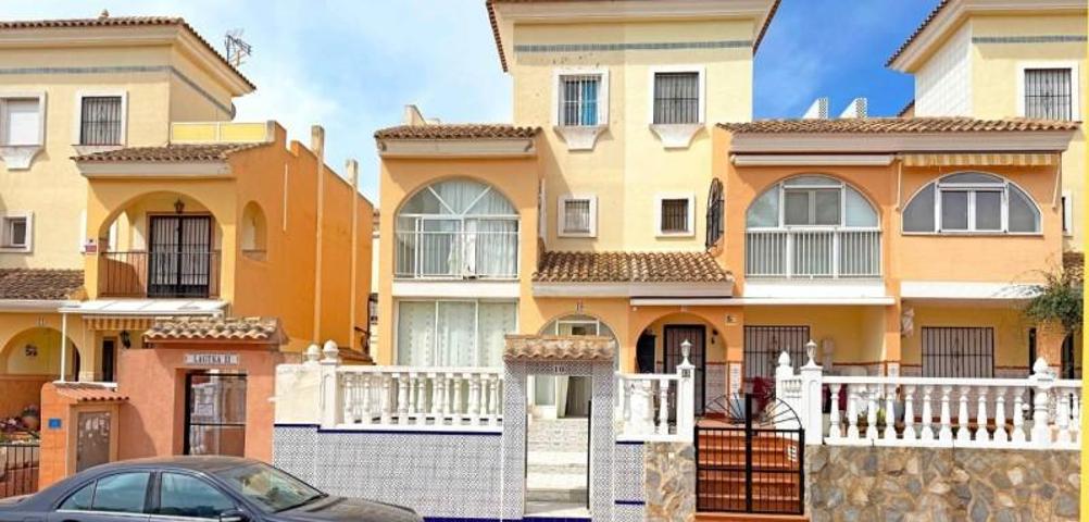 Adosada en venta en Orihuela Costa photo 0