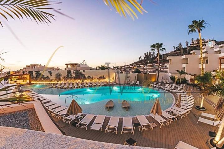 Apartamento en venta en Los Cristianos, Avenida San Francisco, 38650 photo 0