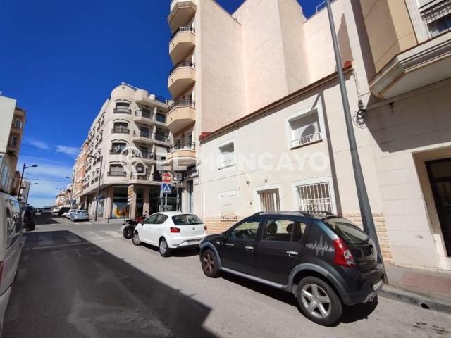 Adosada en venta en Guardamar del Segura, Pueblo photo 0
