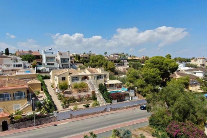 Chalet en venta en Torrevieja photo 0
