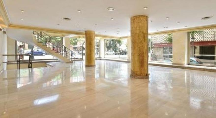 Local comercial en venta en Marbella, Marbella photo 0