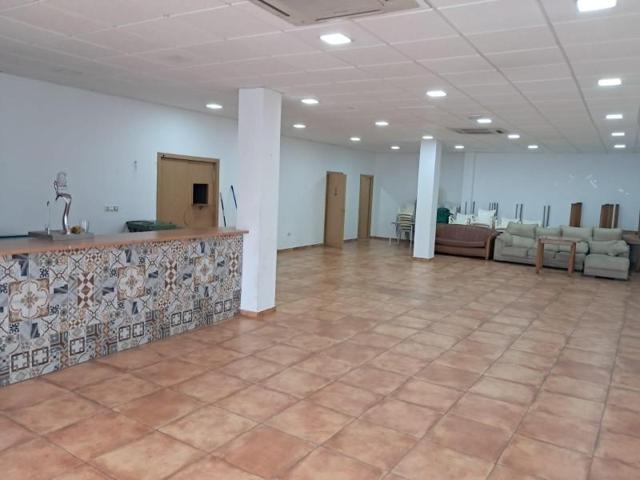 Local comercial en alquiler en Valencina de la Concepción, Andalucia photo 0