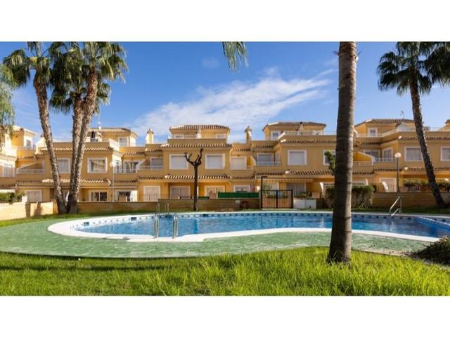 Casa con terreno en venta en Torrevieja photo 0