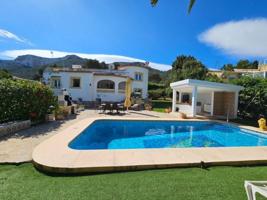 Chalet en venta en Denia photo 0