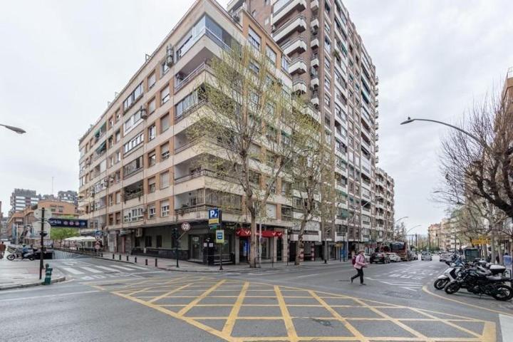Local comercial en venta en Granada, Constitucion photo 0