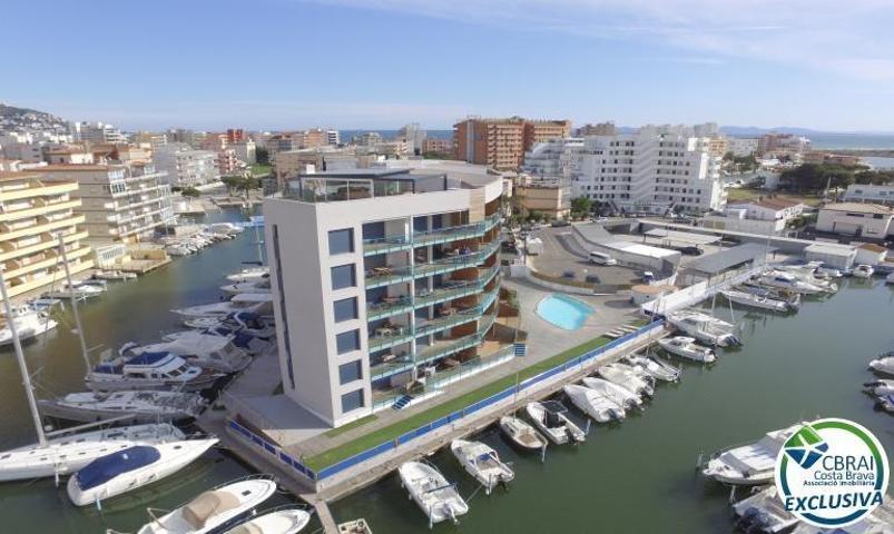 Apartamento en venta en Roses, Santa Margarida photo 0