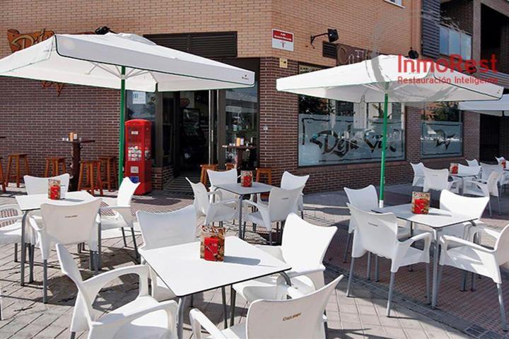 Local comercial en venta en Madrid, Barajas photo 0