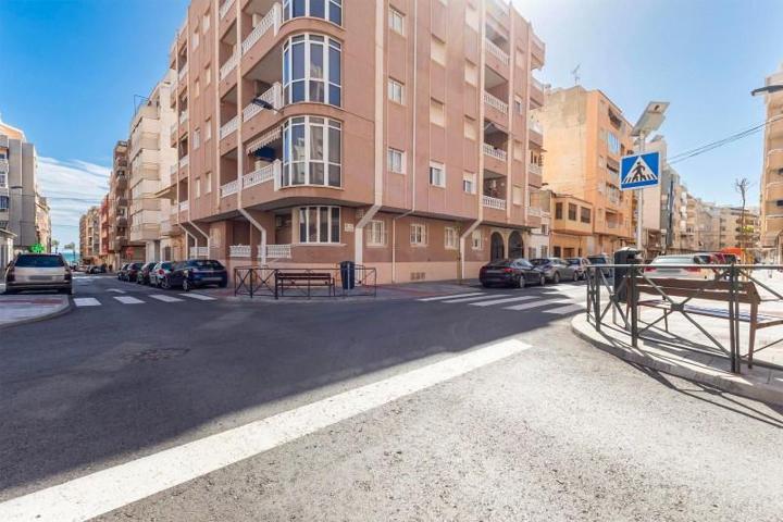 Apartamento en venta en Torrevieja photo 0