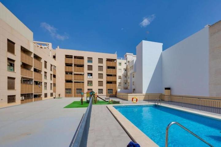 Piso en venta en Torrevieja, Centro - Muelle Pesquero photo 0