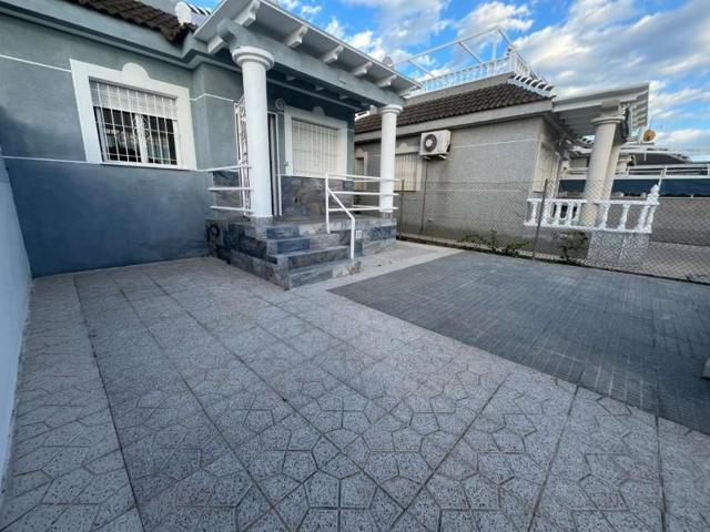 Bungalow en venta en Torrevieja, El Chaparral photo 0
