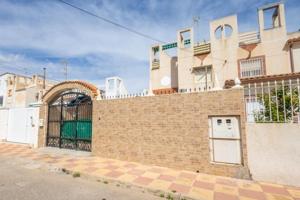 Chalet en venta en Torrevieja, El Salado photo 0