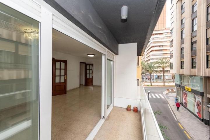Piso en venta en Alicante, Centro photo 0