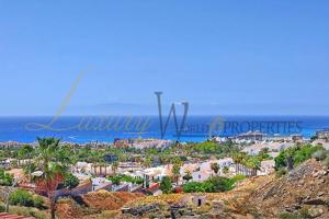 Apartamento en venta en Adeje, Avenida Europa, 38660 photo 0