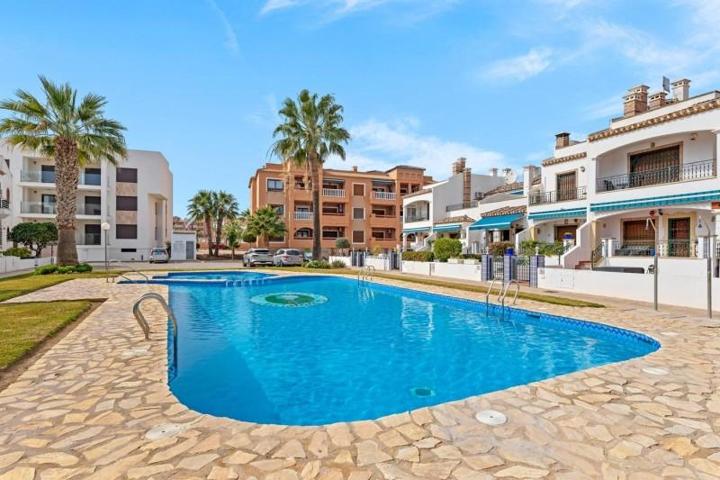 Apartamento en venta en Orihuela, Orihuela Costa photo 0