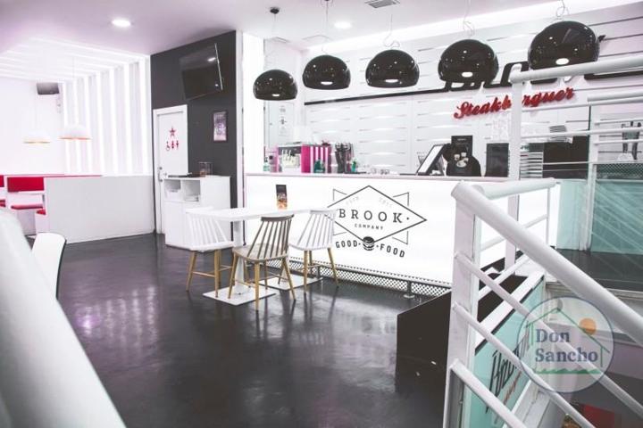 Local comercial en venta en Valladolid photo 0