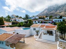 Chalet en venta en Denia photo 0