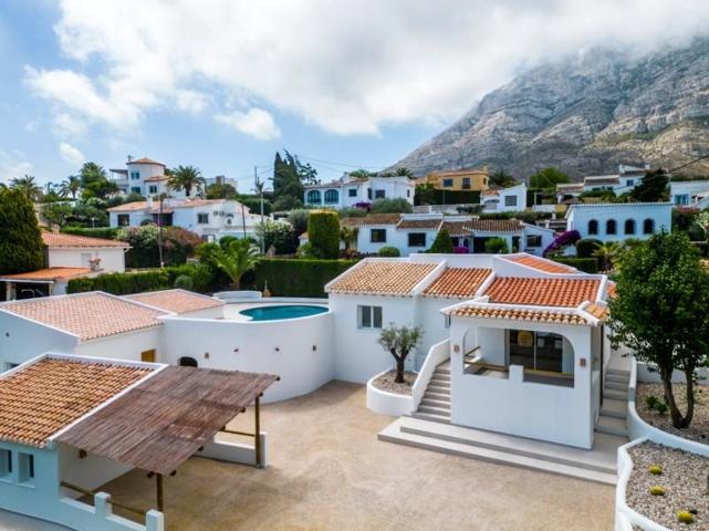 Chalet en venta en Denia photo 0