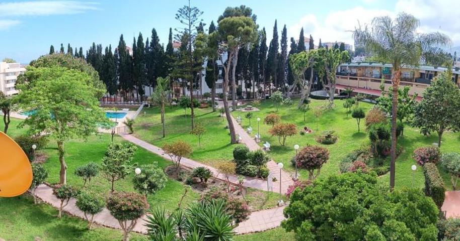 Apartamento en venta en Torremolinos, La Carihuela - Los Nidos photo 0