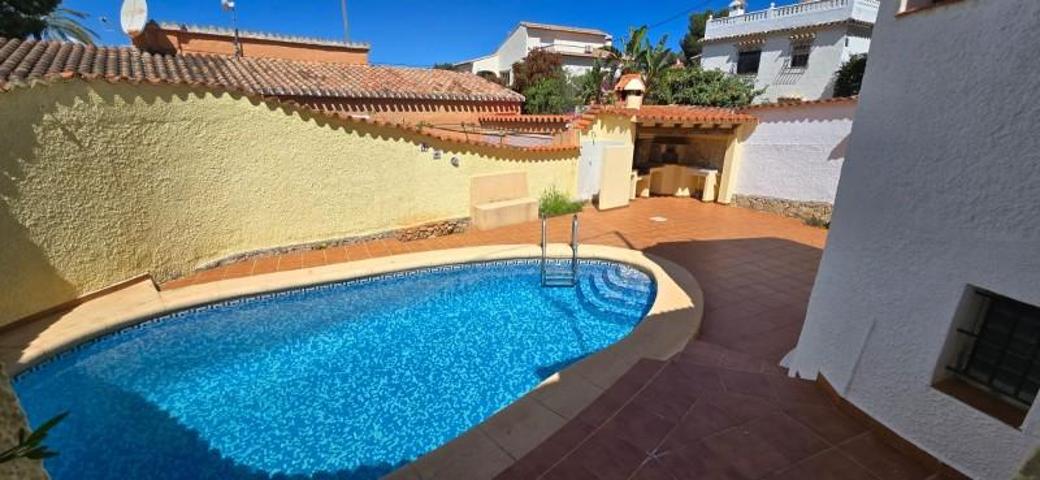Chalet en venta en Denia photo 0