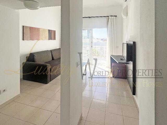 Apartamento en venta en Adeje, Avenida de Bruselas, 38660 photo 0