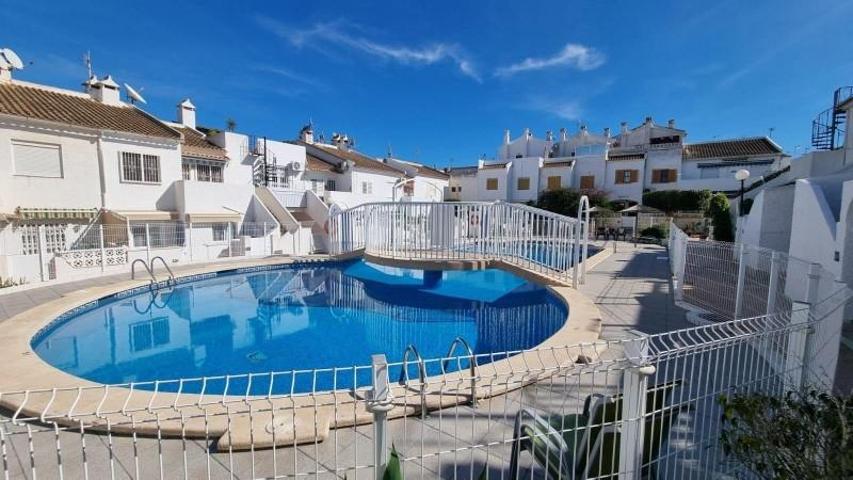 Bungalow en venta en Torrevieja photo 0