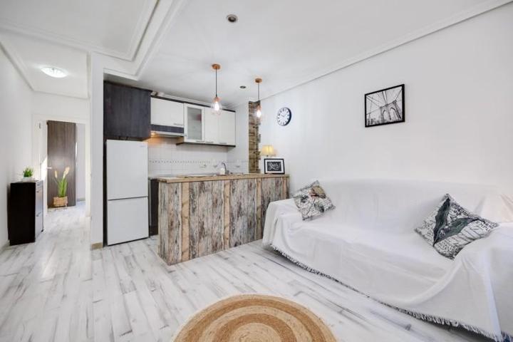 Apartamento en venta en Torrevieja photo 0