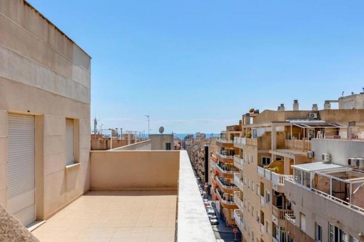 Apartamento en venta en Torrevieja photo 0