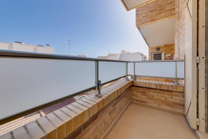 Apartamento en venta en Torrevieja photo 0