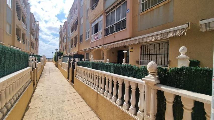 Bungalow en venta en Torrevieja photo 0