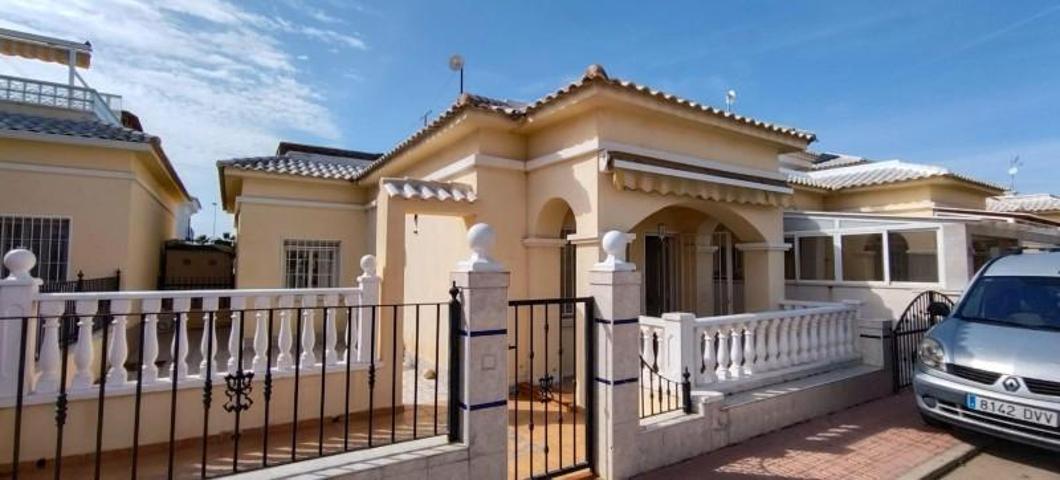 Bungalow en venta en Torrevieja photo 0