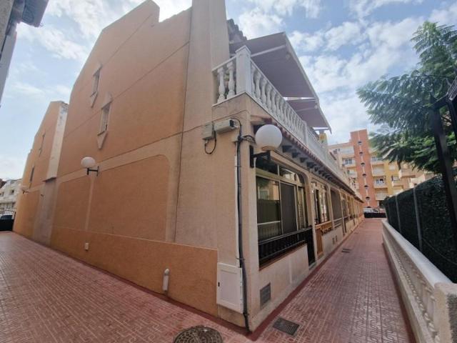 Adosada en venta en Torrevieja photo 0
