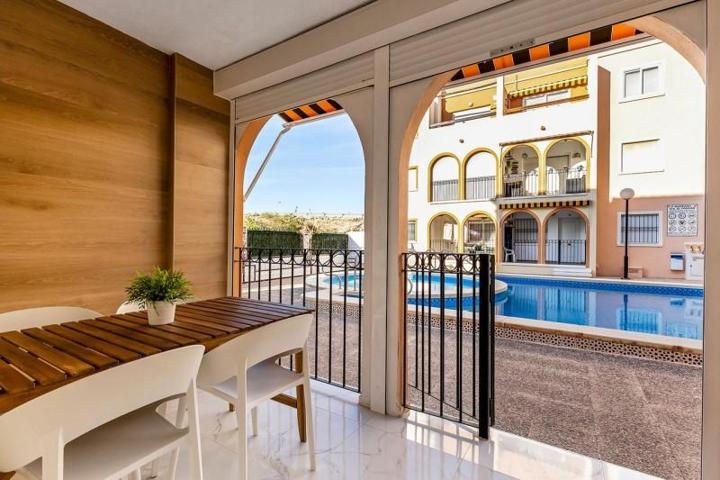 Apartamento en venta en Torrevieja photo 0