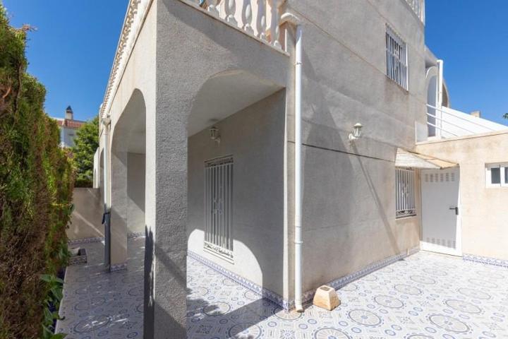 Bungalow en venta en Torrevieja photo 0