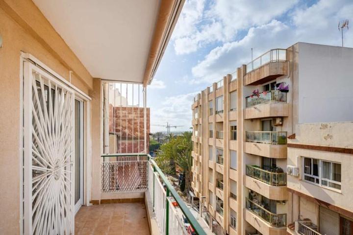 Apartamento en venta en Torrevieja photo 0