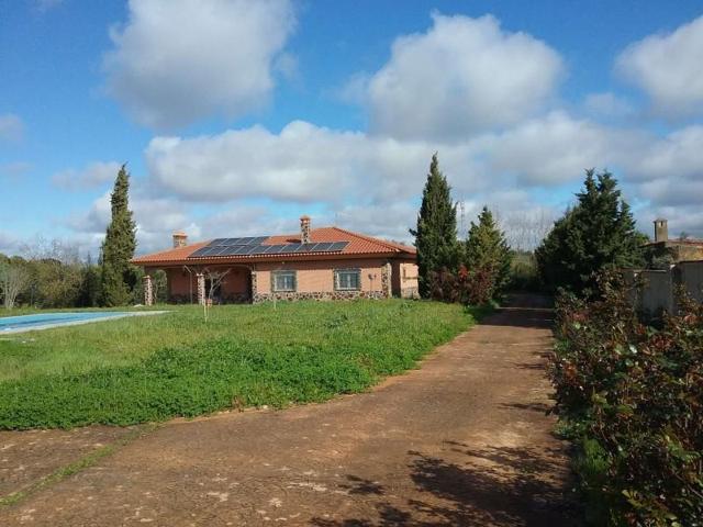 Chalet en venta en Badajoz, Dehesilla de Calamón photo 0