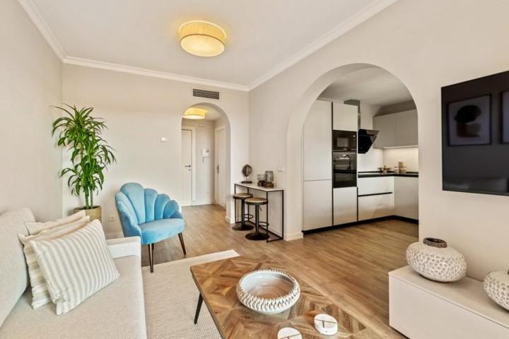 Apartamento en venta en Benahavís photo 0